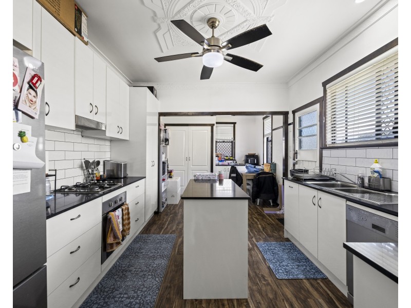 247 Campbell Street, Newtown QLD 4305