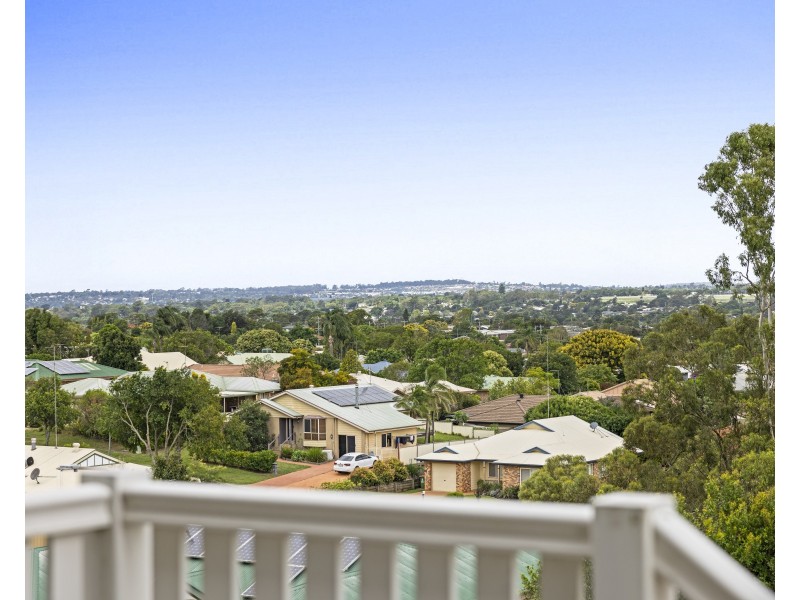 12 Kershaw Close, Cranley QLD 4350