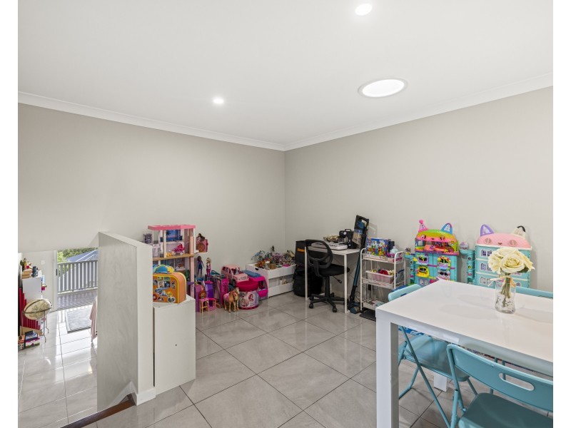 12 Kershaw Close, Cranley QLD 4350
