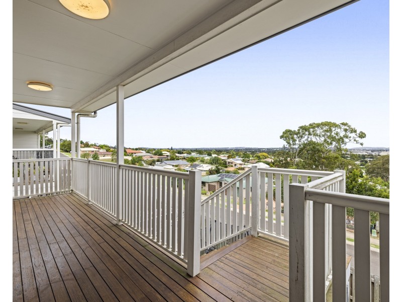 12 Kershaw Close, Cranley QLD 4350