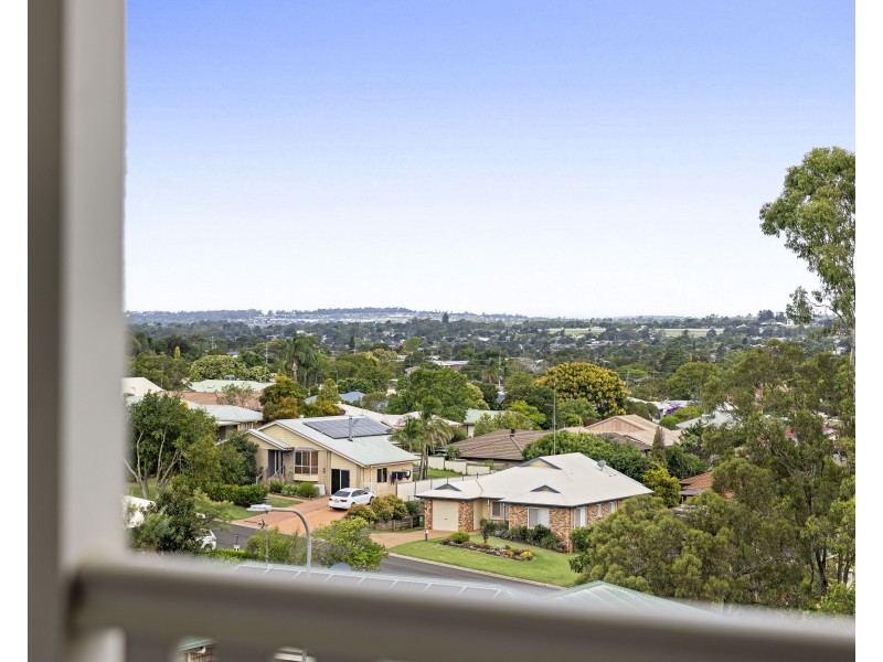 12 Kershaw Close, Cranley QLD 4350