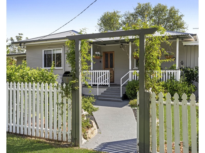 1 Jones Street, Crows Nest QLD 4355