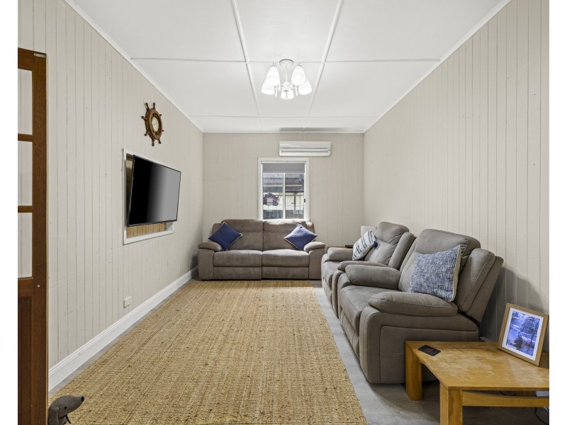 1 Jones Street, Crows Nest QLD 4355