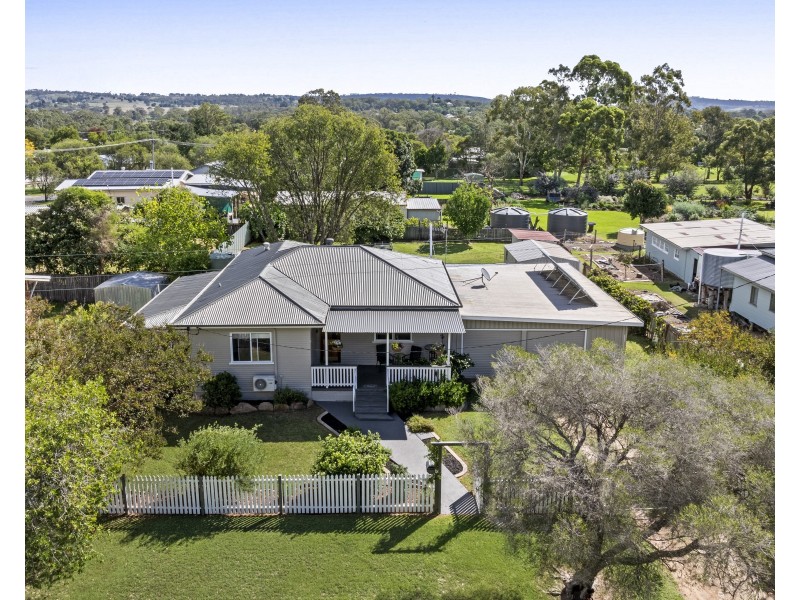 1 Jones Street, Crows Nest QLD 4355