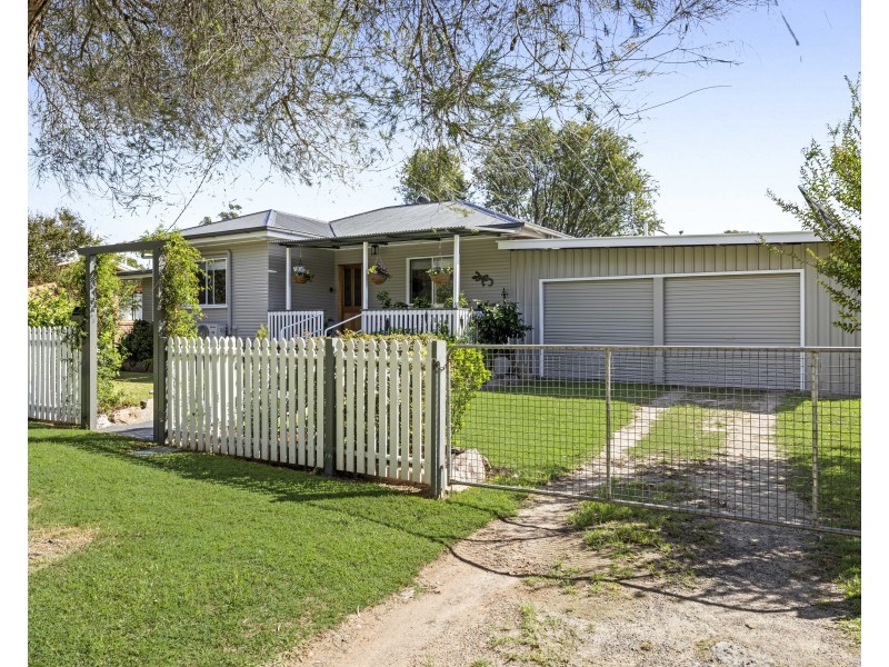 1 Jones Street, Crows Nest QLD 4355