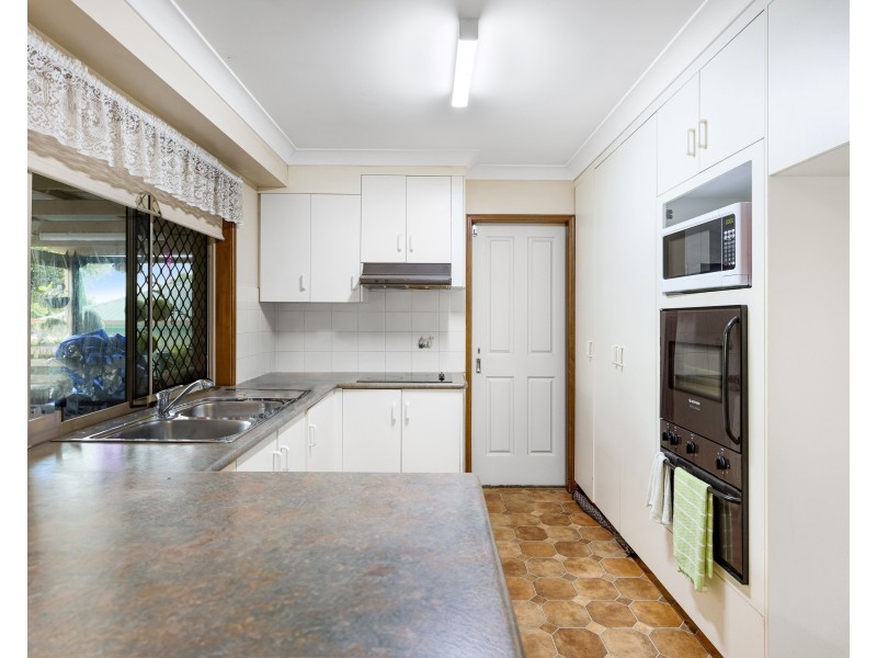 2 Gainsborough Drive, Glenvale QLD 4350