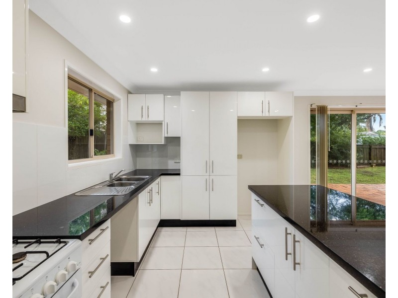 5 Roslyn Street, Centenary Heights QLD 4350