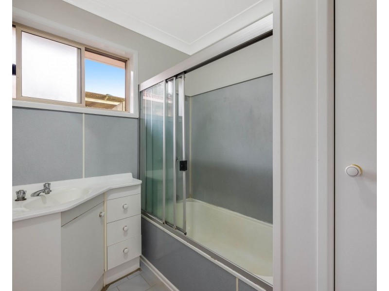 5 Roslyn Street, Centenary Heights QLD 4350