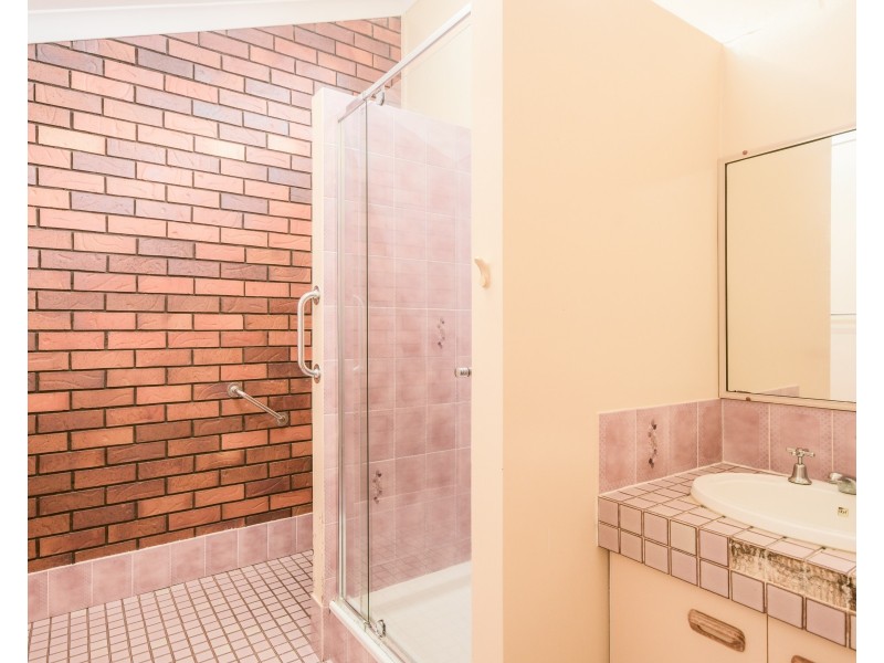 Unit 2/5 Riethmuller Street, Kearneys Spring QLD 4350