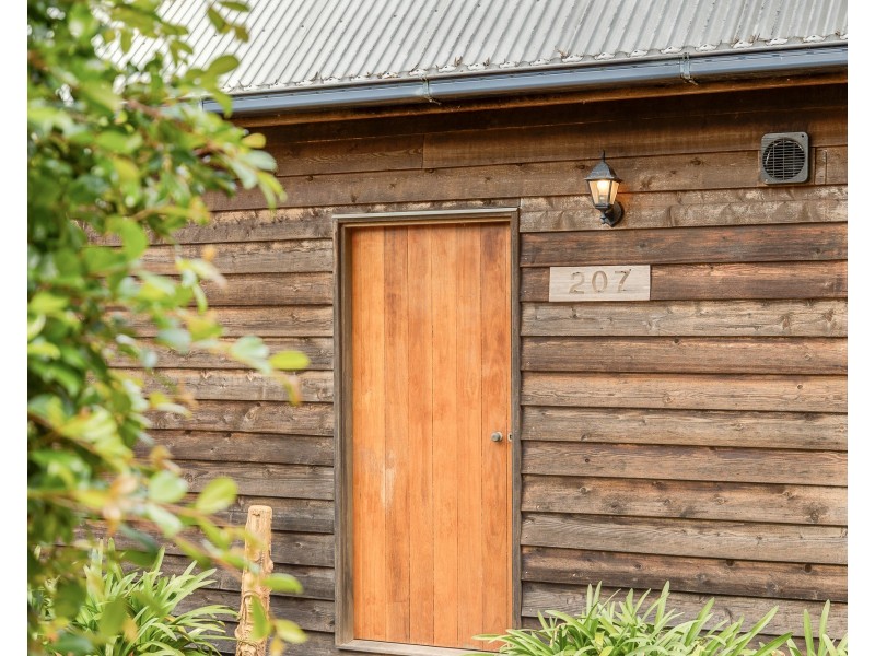 207/3143 Esk Hampton Road, Ravensbourne QLD 4352