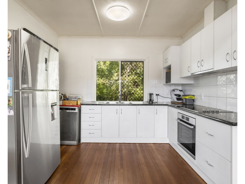 813 Ruthven Street, Kearneys Spring QLD 4350