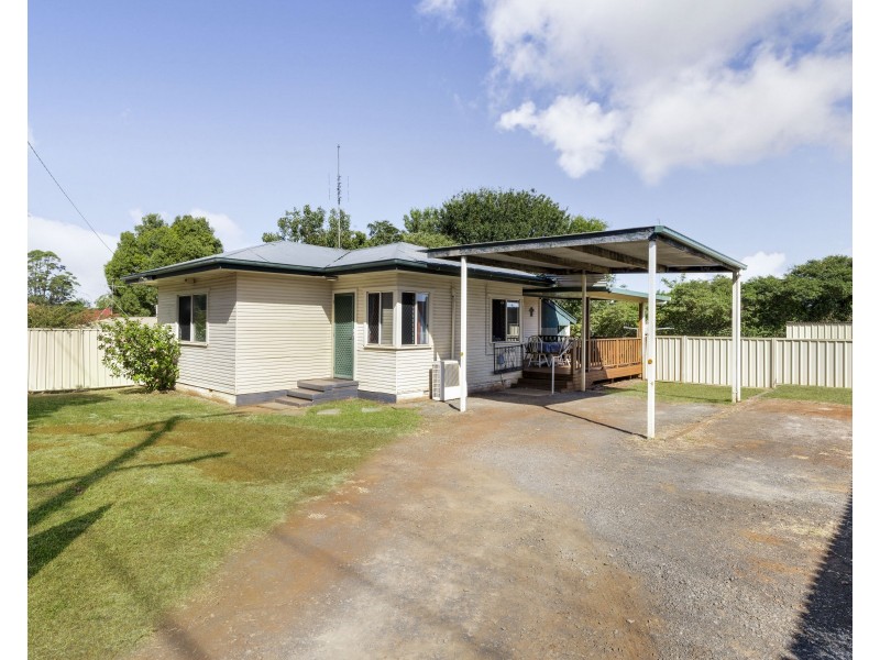 813 Ruthven Street, Kearneys Spring QLD 4350