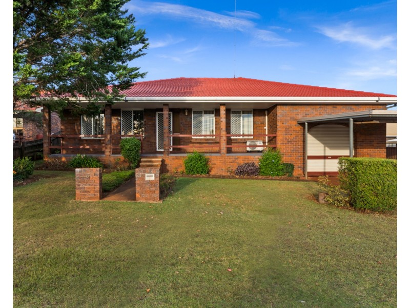3 Sapphire Court, Kearneys Spring QLD 4350