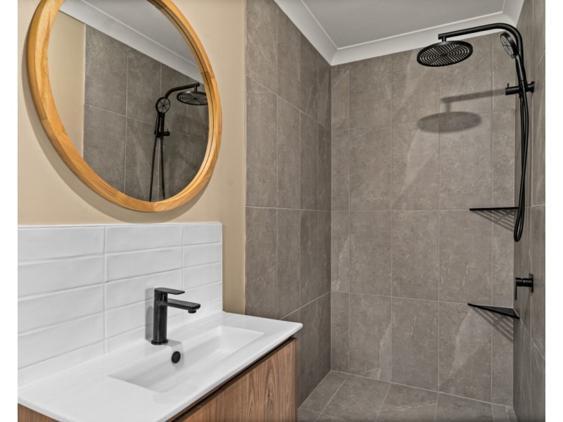 3 Sapphire Court, Kearneys Spring QLD 4350