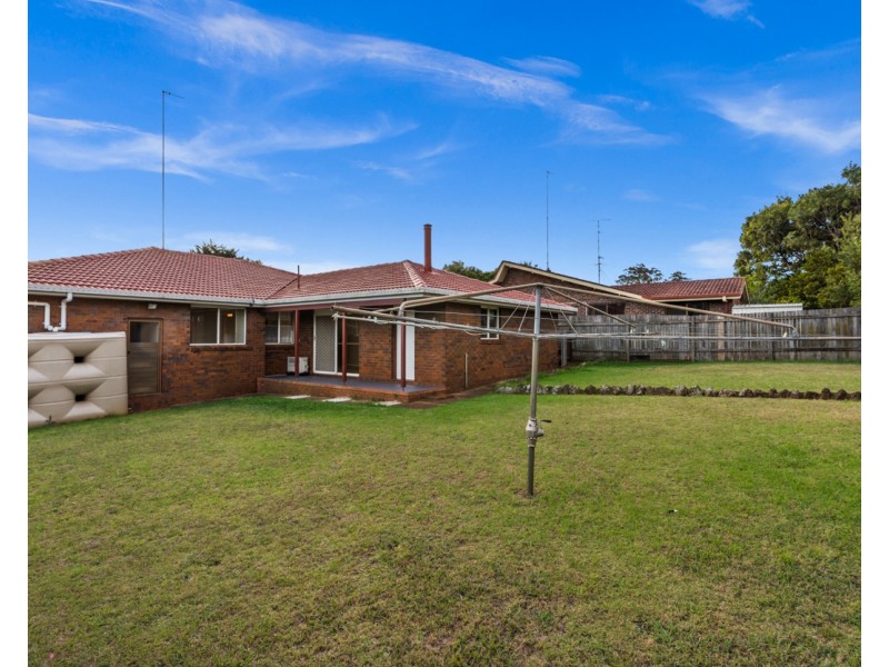 3 Sapphire Court, Kearneys Spring QLD 4350