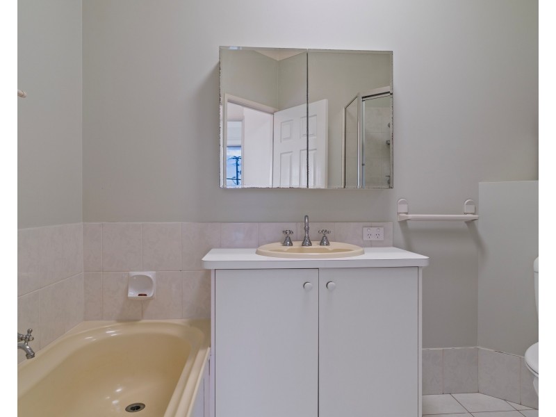 Unit 1/32 Jull Drive, Centenary Heights QLD 4350