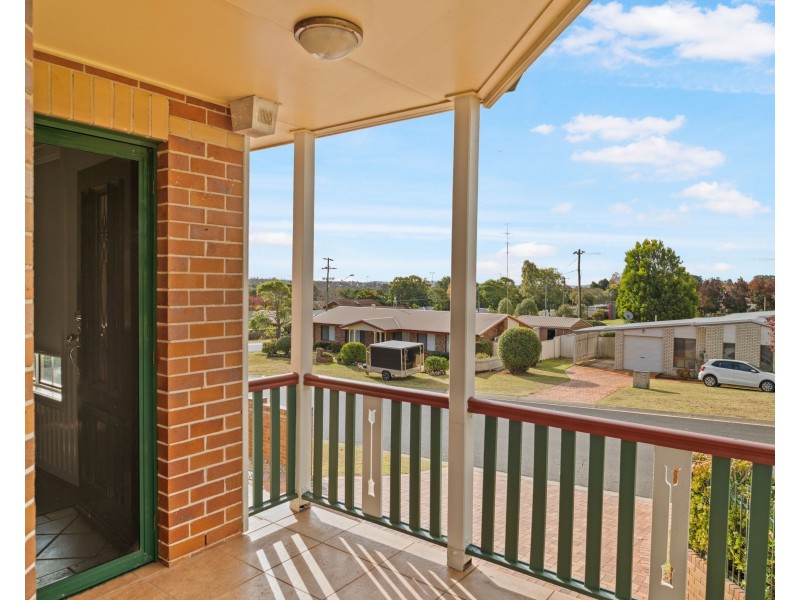 Unit 1/32 Jull Drive, Centenary Heights QLD 4350