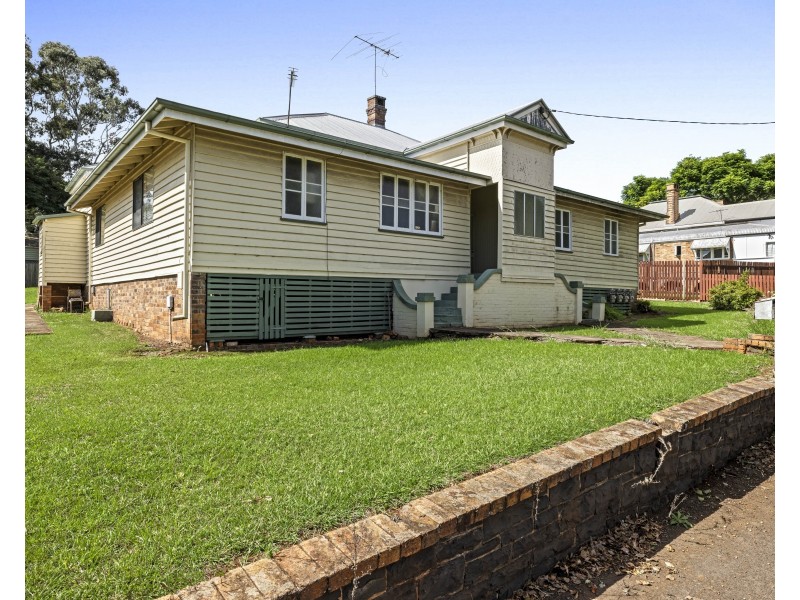 135 Bridge Street, North Toowoomba QLD 4350