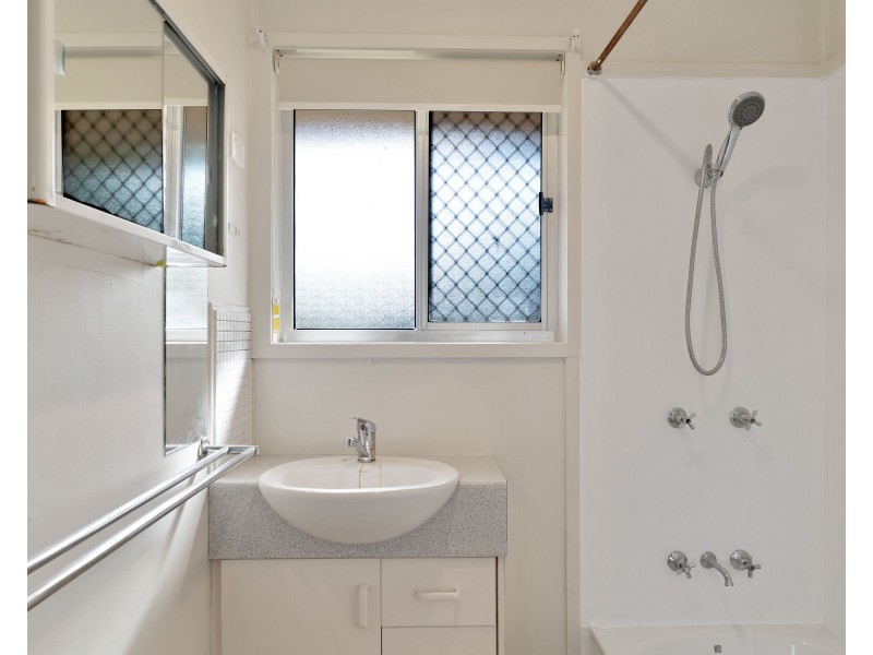 10 Charter Crescent, Rockville QLD 4350
