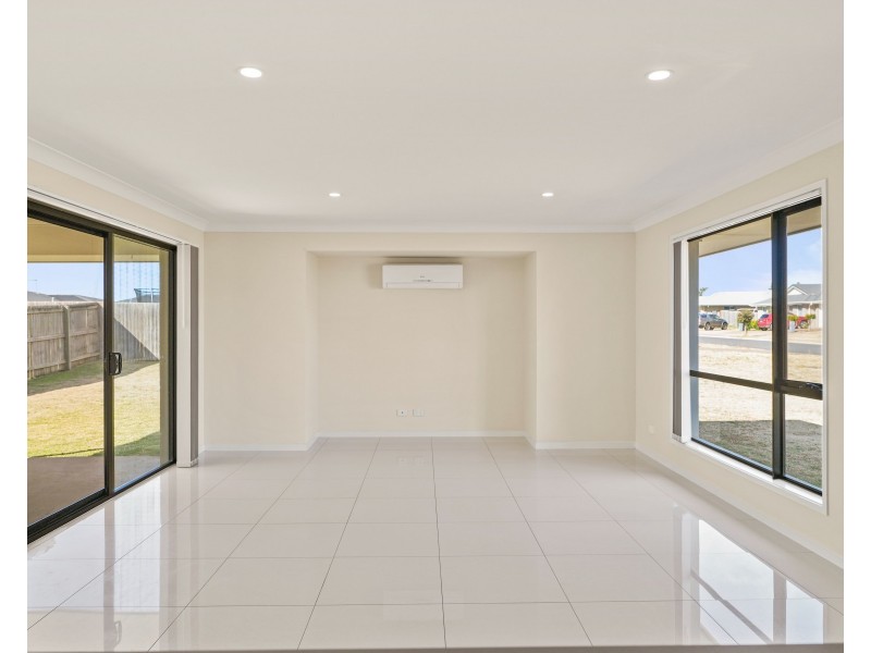2 Carnamah Street, Cambooya QLD 4358