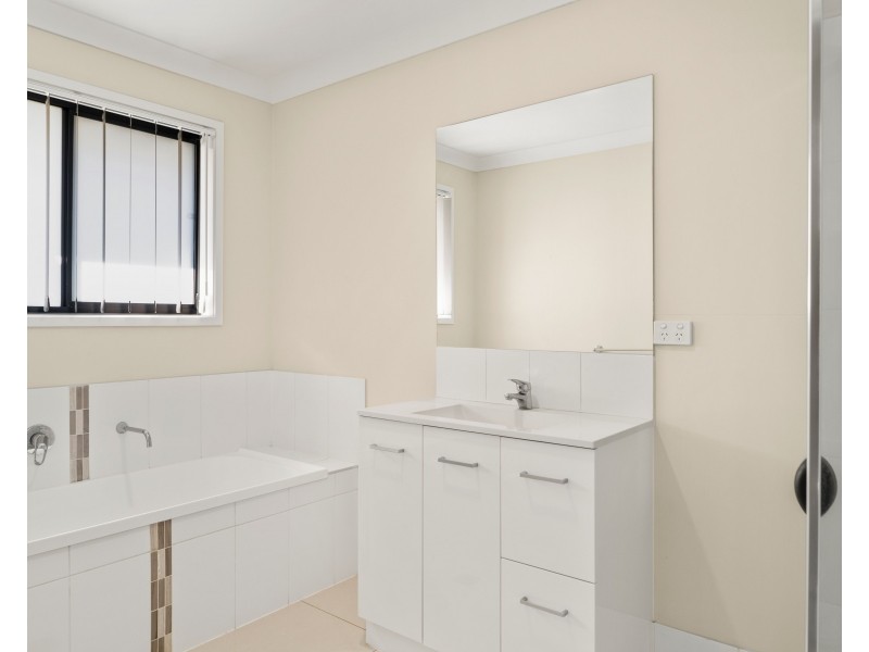 2 Carnamah Street, Cambooya QLD 4358