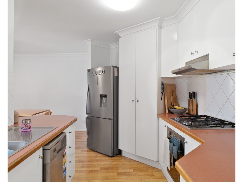 18 Weir Court, Harristown QLD 4350