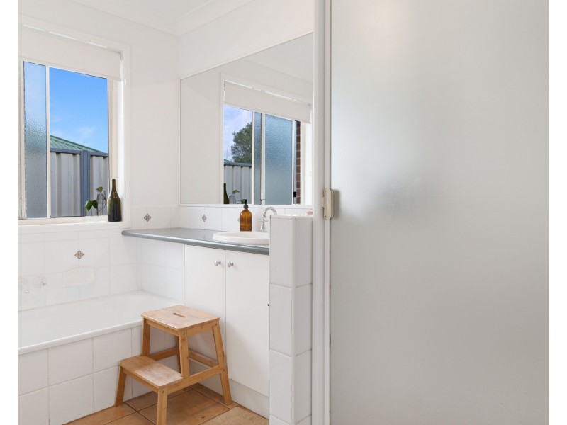 18 Weir Court, Harristown QLD 4350