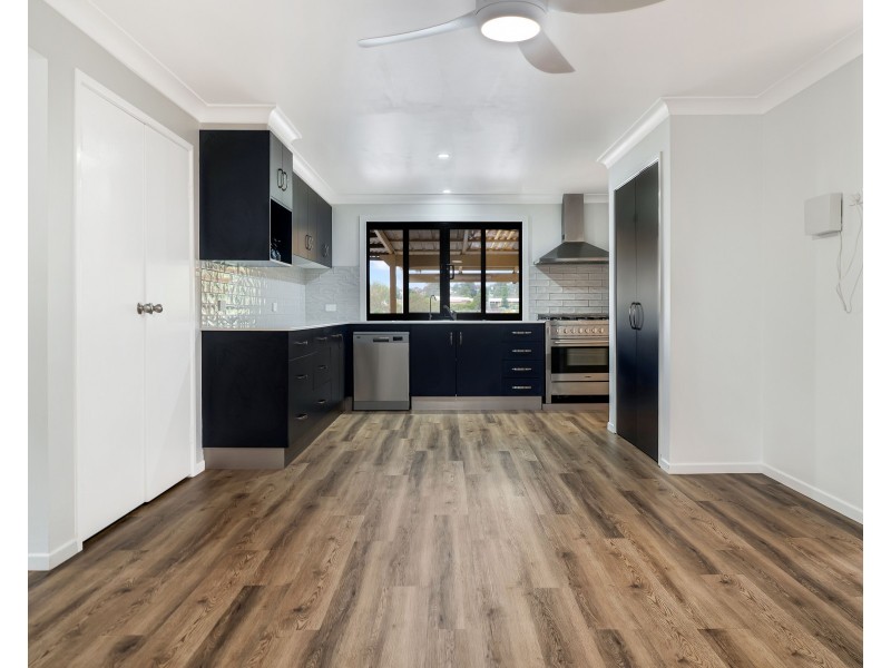 4 Rebecca Court, Kearneys Spring QLD 4350