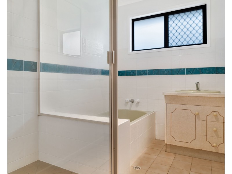 4 Rebecca Court, Kearneys Spring QLD 4350