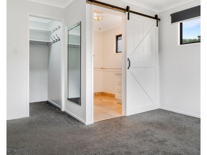 4 Rebecca Court, Kearneys Spring QLD 4350