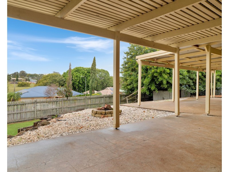 4 Rebecca Court, Kearneys Spring QLD 4350