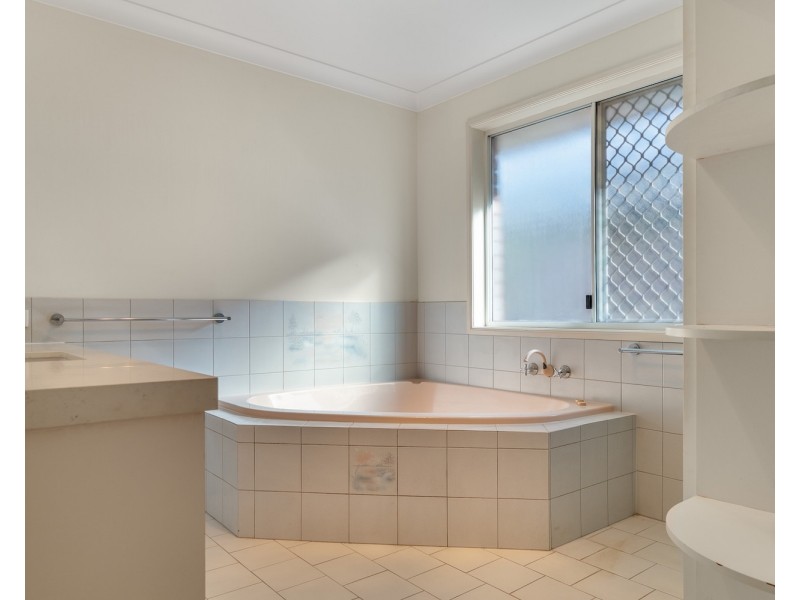 27 Horrocks Crescent, Kearneys Spring QLD 4350