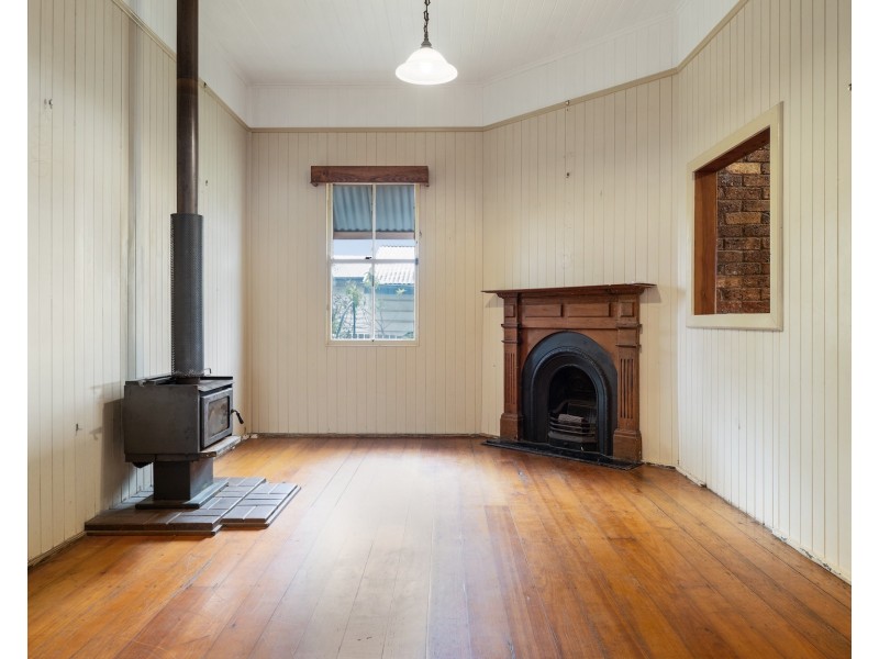 4 Boulton Terrace, Toowoomba City QLD 4350