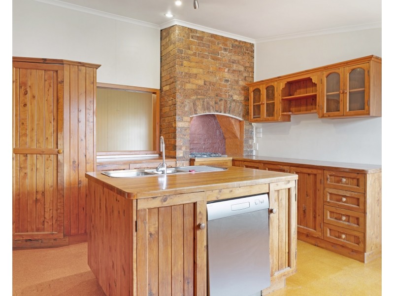 4 Boulton Terrace, Toowoomba City QLD 4350