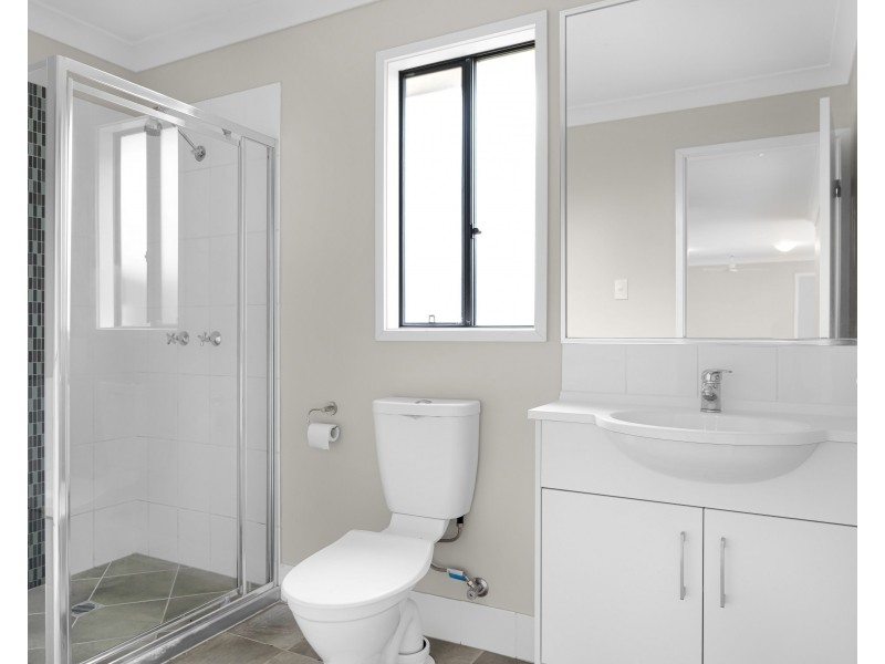 Unit 2/8 Carlin Street, Glenvale QLD 4350