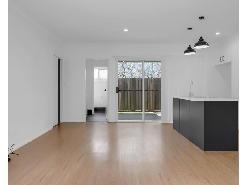 Unit 4/316 Stenner Street, Middle Ridge QLD 4350