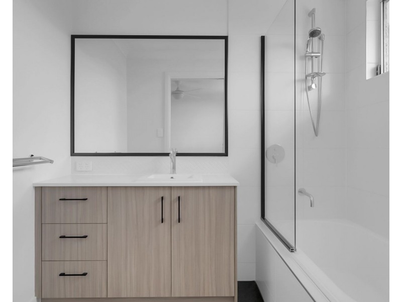Unit 4/316 Stenner Street, Middle Ridge QLD 4350
