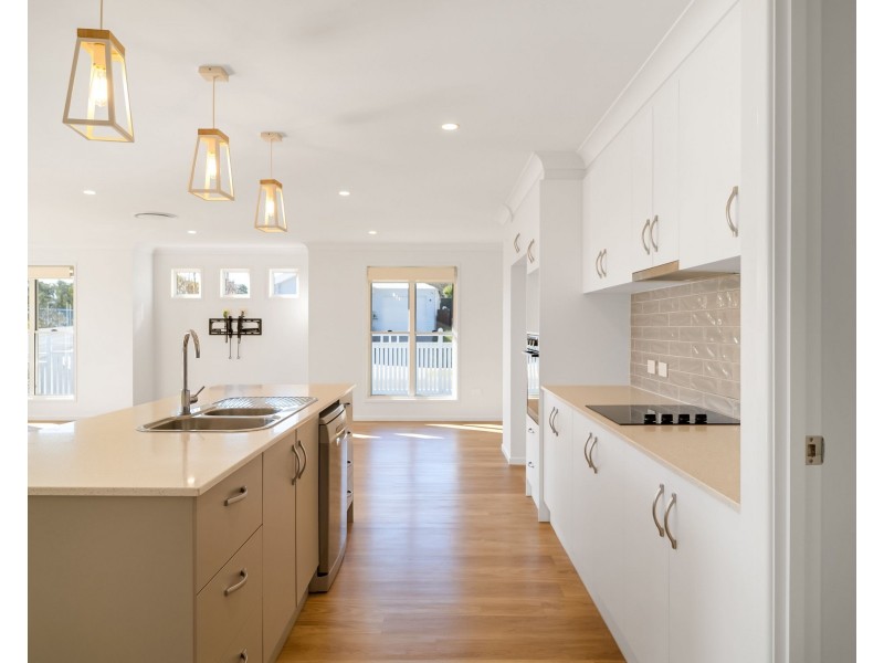 8 Ashgrove Terrace, Harlaxton QLD 4350