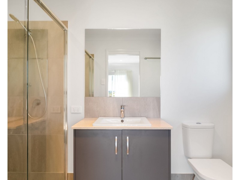 8 Ashgrove Terrace, Harlaxton QLD 4350