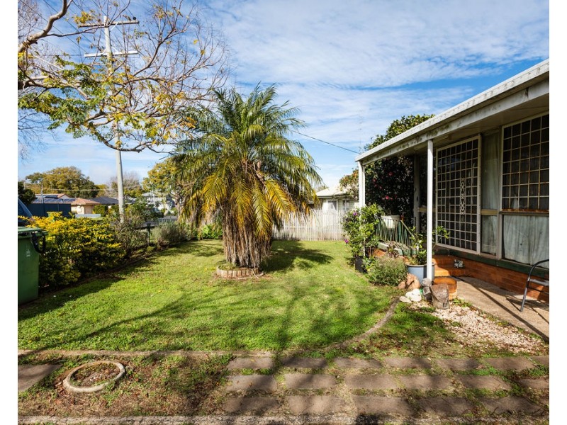 373 Hume Street, Kearneys Spring QLD 4350