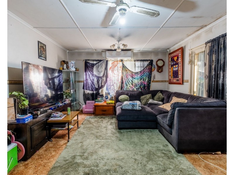 373 Hume Street, Kearneys Spring QLD 4350