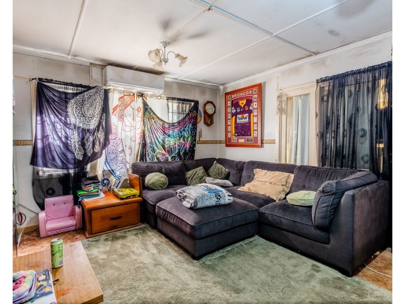 373 Hume Street, Kearneys Spring QLD 4350