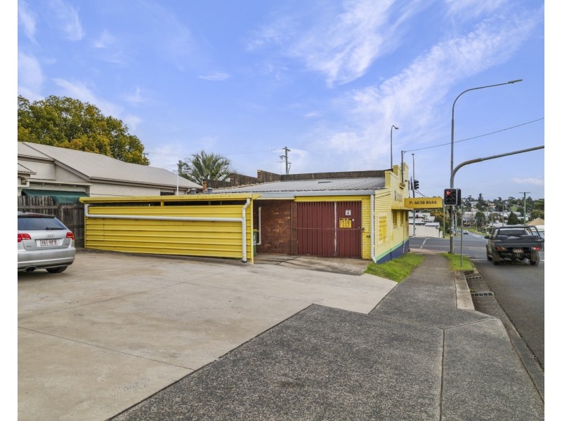 696 Ruthven Street, South Toowoomba QLD 4350