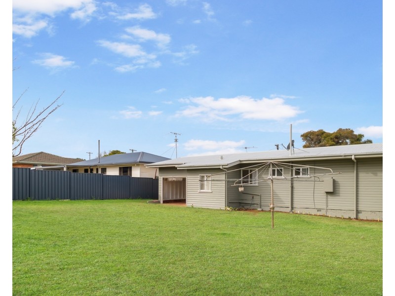 11 McCafferty Street, Wilsonton QLD 4350