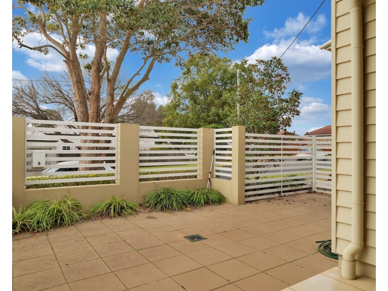 Unit 2/233 Geddes Street, East Toowoomba QLD 4350