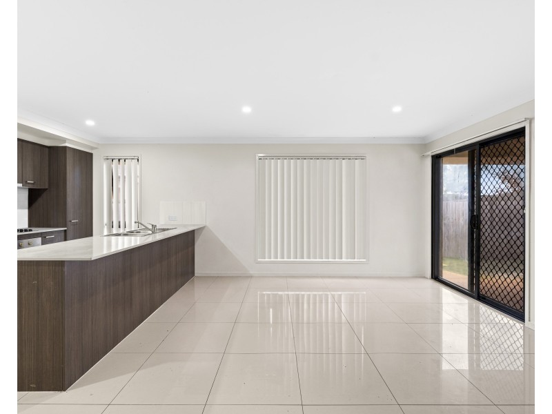 16 Magpie Drive, Cambooya QLD 4358