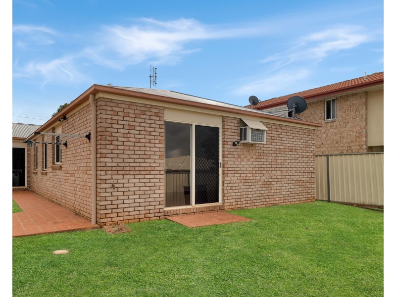 Unit 1/394 West Street, Kearneys Spring QLD 4350