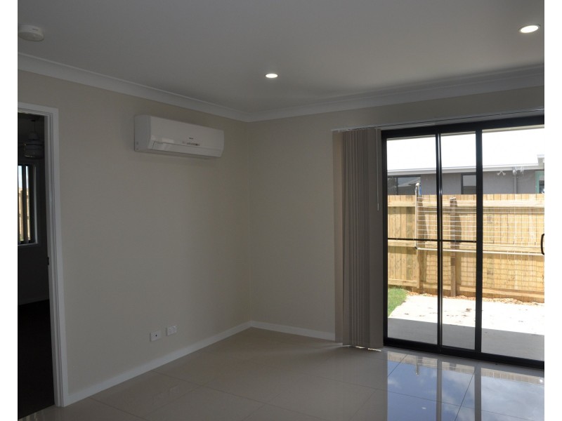 2/38 Weebah Place, Cambooya QLD 4358