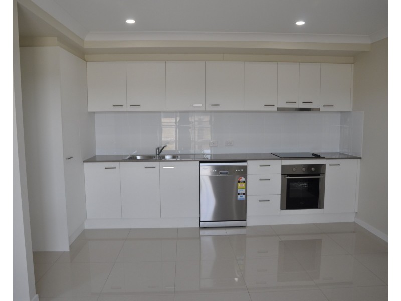 2/38 Weebah Place, Cambooya QLD 4358