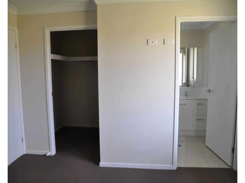 2/38 Weebah Place, Cambooya QLD 4358